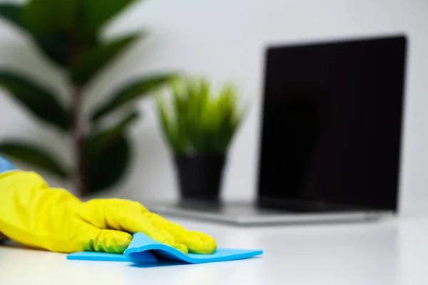 Close Up cleaning company worker hand holding sponge — Stock Photo, Image