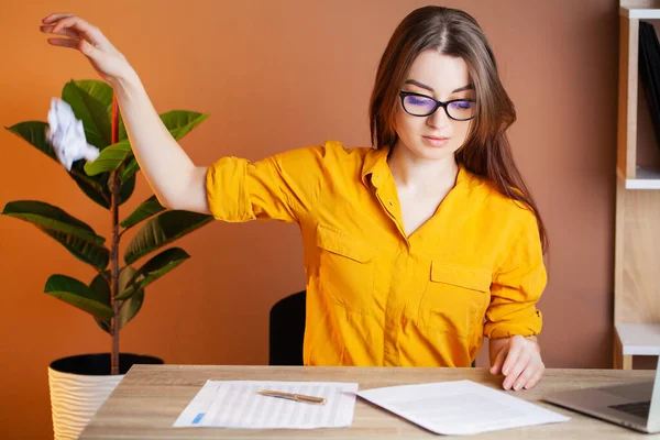 Tired woman working at the computer in the office — Stock Photo, Image