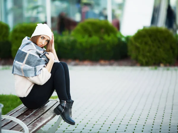 Sick woman on the street suffers symptoms of a cold virus — 图库照片