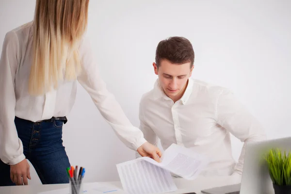 Team of employees working together on a joint project — Stock Photo, Image