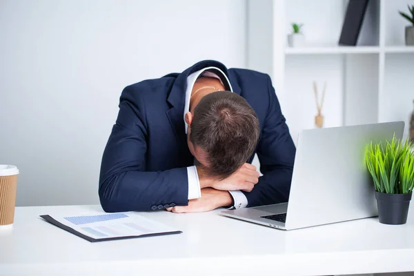 Tired employee working at desk at company office — Stock Photo, Image
