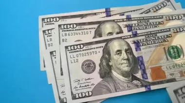 Para yığını, 100 dolarlık banknot.