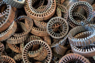 Seçici odaklı geri dönüşüm için dinamo metal parçasından parça.