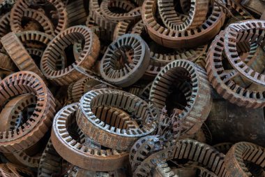 Seçici odaklı geri dönüşüm için dinamo metal parçasından parça.