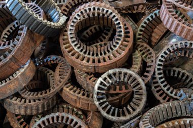 Seçici odaklı geri dönüşüm için dinamo metal parçasından parça.