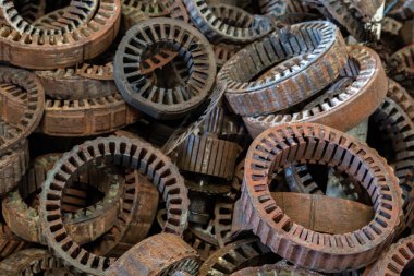 Seçici odaklı geri dönüşüm için dinamo metal parçasından parça.