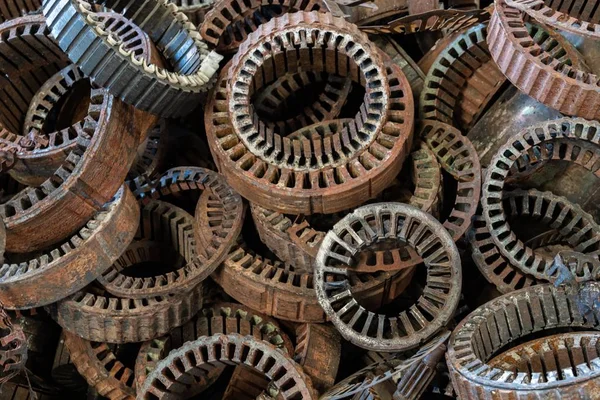 Seçici odaklı geri dönüşüm için dinamo metal parçasından parça.