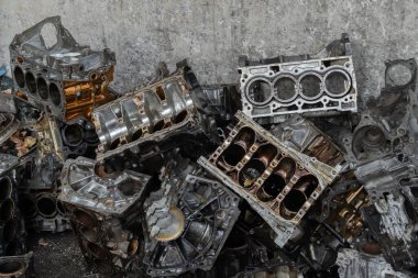 Geri dönüşüm için alüminyum alaşım silindir başı.