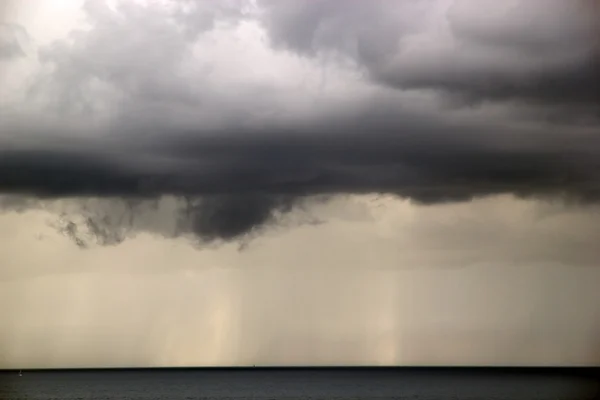 Bouřkové mraky na moři — Stock fotografie