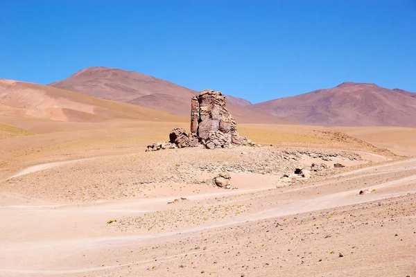 Геологічні моноліти близько до Салар тара, Чилі — стокове фото