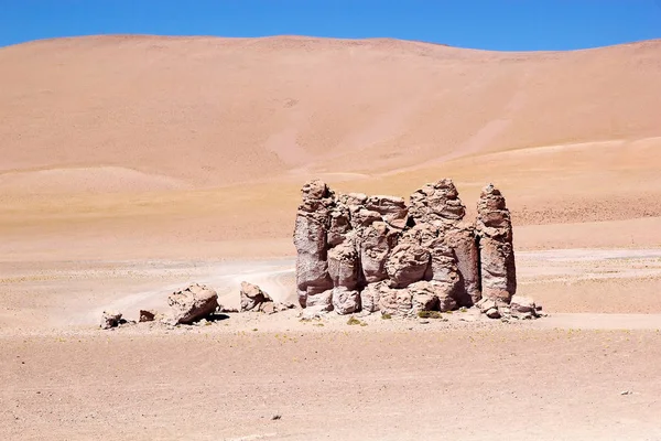 Monolity geologiczne w pobliżu Salar Tara, Chile — Zdjęcie stockowe