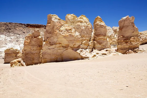 Monolity geologiczne w pobliżu Salar Tara, Chile — Zdjęcie stockowe