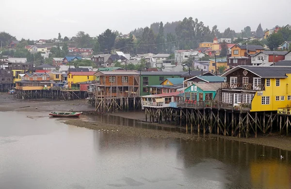 Casas inclinadas en Castro, Isla Chiloé, Chile —  Fotos de Stock