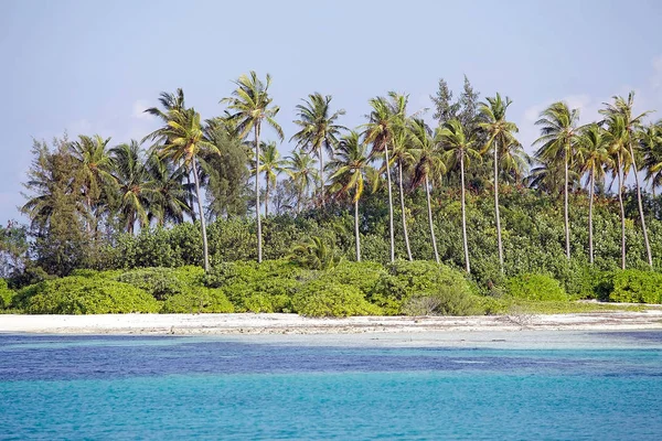 Isla tropical Maldivas — Foto de Stock