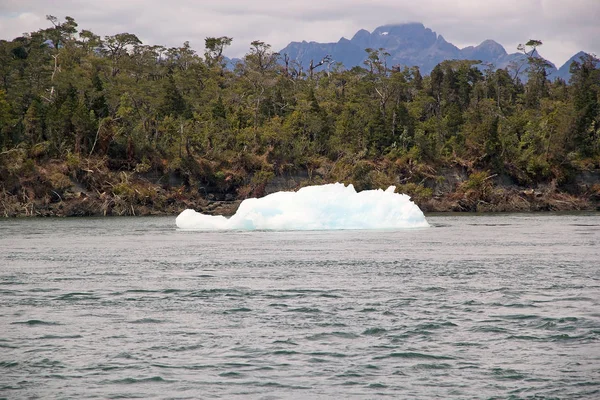 Ijsberg op de San Rafael lagune, Patagonië, Chili — Stockfoto