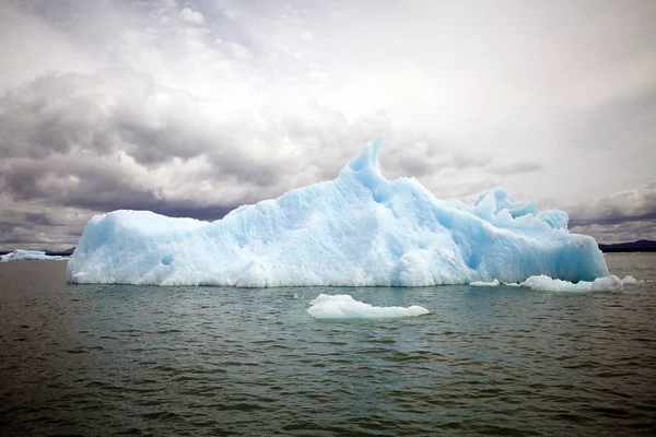 冰山在圣拉斐尔泻湖，智利巴塔哥尼亚 — 图库照片