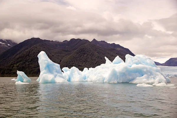 Eisberg an der Lagune von San Rafael, Patagonien, Chile — Stockfoto