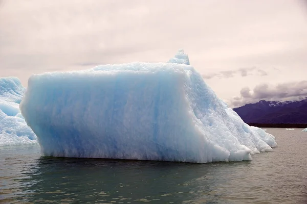 Eisberg an der Lagune von San Rafael, Patagonien, Chile — Stockfoto