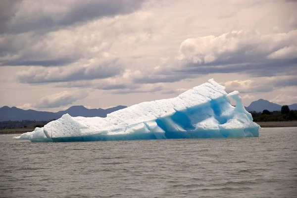 Eisberg an der Lagune von San Rafael, Patagonien, Chile — Stockfoto