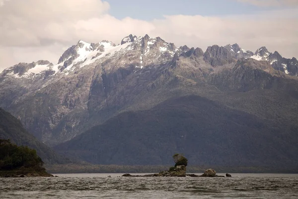 Berge an der Lagune von San Rafael, Patagonien, Chile — Stockfoto
