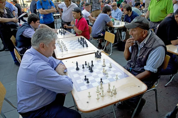 Шахматы в Plaza de Armas, Сантьяго, Чили — стоковое фото