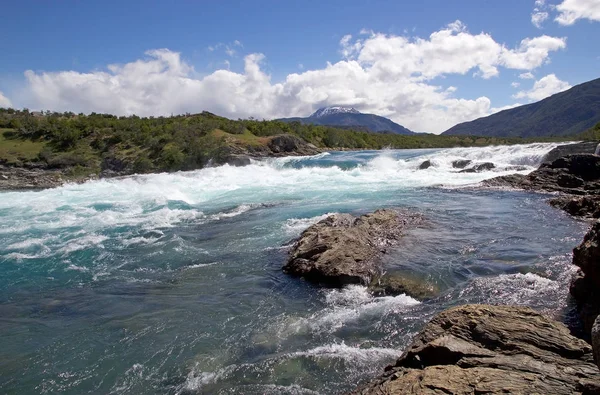 急流的贝克河和巴塔哥尼亚，智利 Nef 河交汇处 — 图库照片