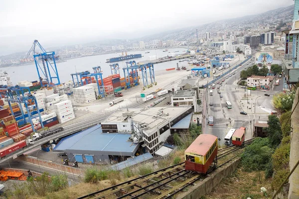 Artilleria pozemní lanové dráhy v Valparaiso, Chile — Stock fotografie