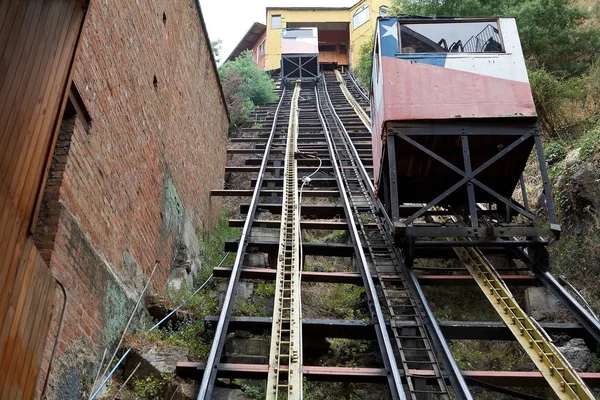 Poczęcia kolejką w Valparaiso, Chile — Zdjęcie stockowe