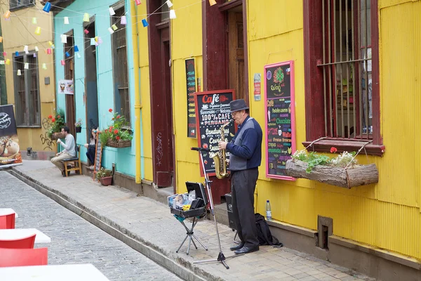 Actuación callejera en Valparaíso, Chile —  Fotos de Stock