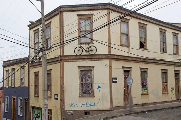 Murales et bicyclettes en Valparaiso, le Chili — Photo