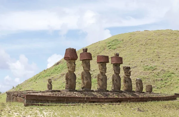 Vetores de Moai Moais Polinésia Estátuas Monolíticas Da Ilha De Páscoa e  mais imagens de Estátuas Moai - Rapa Nui - iStock