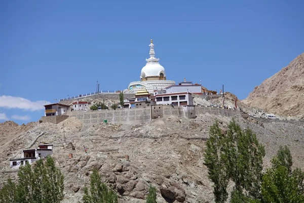 Shanti stupa em Leh, Índia — Fotografia de Stock