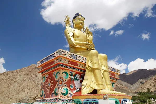 Buda heykeli Likir manastırda Ladakh, Hindistan