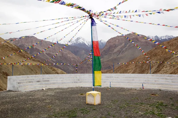 Drapeaux de prière au monastère de Tingmosgang, Ladakh, Inde — Photo