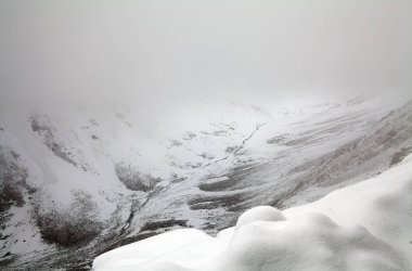 Khardung La yataydan geçmek, Ladakh, Hindistan