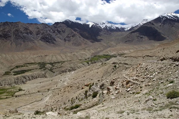 Nubra vallei en de weg naar Khardung Pass, Ladakh, India — Stockfoto