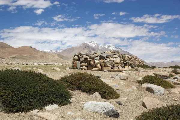 Piedras Mani en el lago Tso Moriri en Ladakh, India —  Fotos de Stock