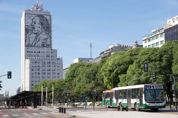 Městské dopravy a Evita Peron v Buenos Aires, Argentina — Stock fotografie