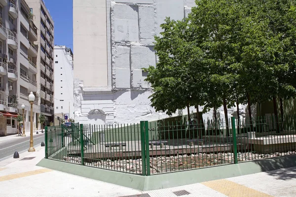 阿根廷布宜诺斯艾利斯的以色列大使馆受害者纪念碑 — 图库照片