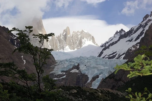 Monte Fitz Roy y Poicenot en el Parque Nacional Los Glaciares, Argentina — Foto de Stock