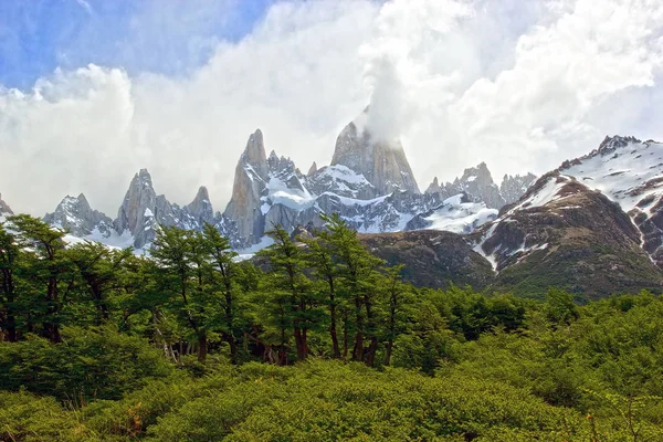 Monte Fitz Roy en el Parque Nacional Los Glaciares, Argentina — Foto de Stock