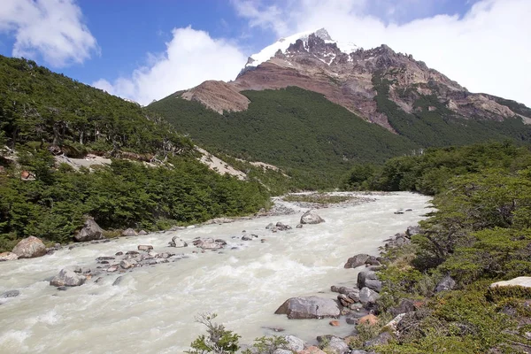 Río Fitz Roy en el Parque Nacional Los Glaciares, Argentina — Foto de Stock