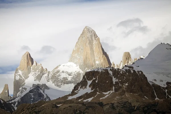 Mount Fitz Roy en mount Poicenot op het Los Glaciares National Park, Argentinië — Stockfoto