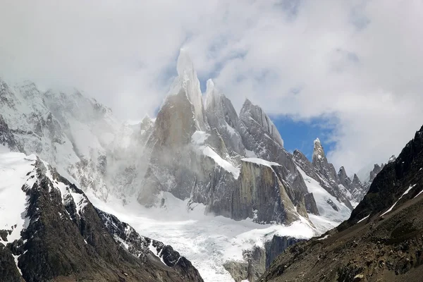 Gletschertorre und Cerro Torre Gruppe im Nationalpark los glaciares, Argentinien — Stockfoto