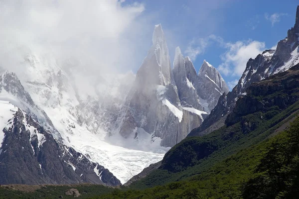 Gletschertorre und Cerro Torre Gruppe im Nationalpark los glaciares, Argentinien — Stockfoto