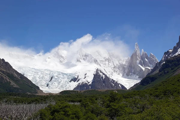 Cerro Torre grubu Los Glaciares Milli Parkı, Arjantin — Stok fotoğraf