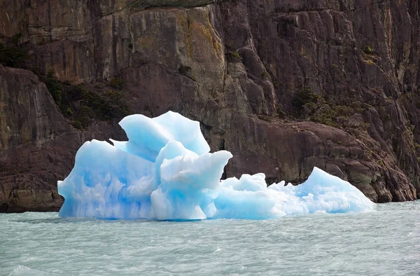 Iceberg dans le lac Argentino, Argentine — Photo