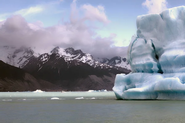 Eisberge vom Gletscher upsala im argentinischen See, Argentinien — Stockfoto