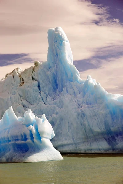 Buzdağları Upsala buzul Argentino Gölü, Arjantin için gelen — Stok fotoğraf