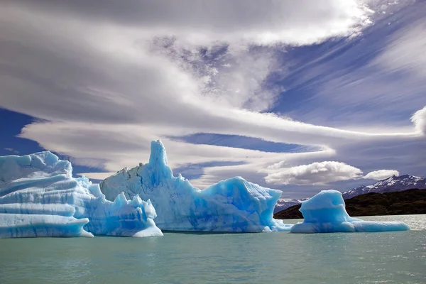 Buzdağları Upsala buzul Argentino Gölü, Arjantin için gelen — Stok fotoğraf